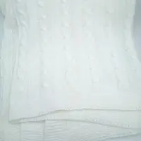 Cable Hanger Shawl - white 