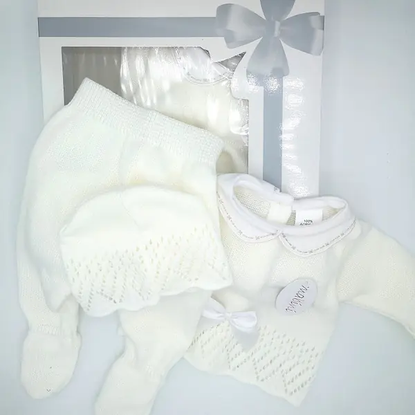 Knitted Box Set 24 White
showing box & set 